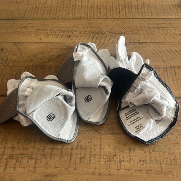 Golf Gloves - Right Hand - Size Medium/Large - 3 Pack - Picture 3 of 3